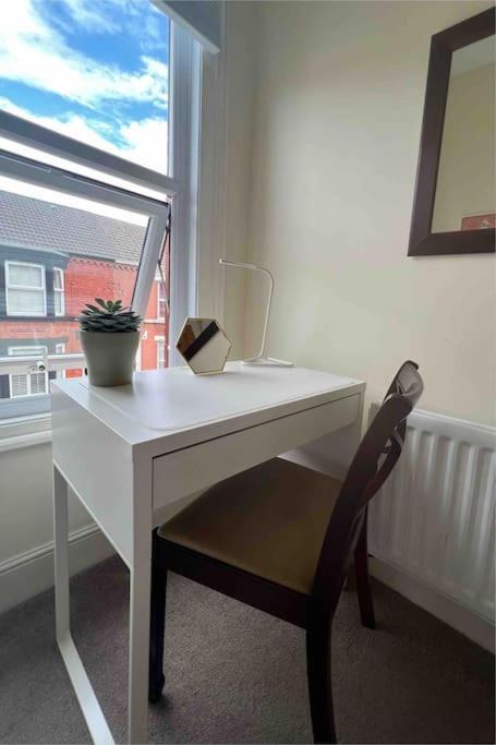 2025 Award Winner Liverpool Strawberry House - 3 Bedrooms Exterior foto